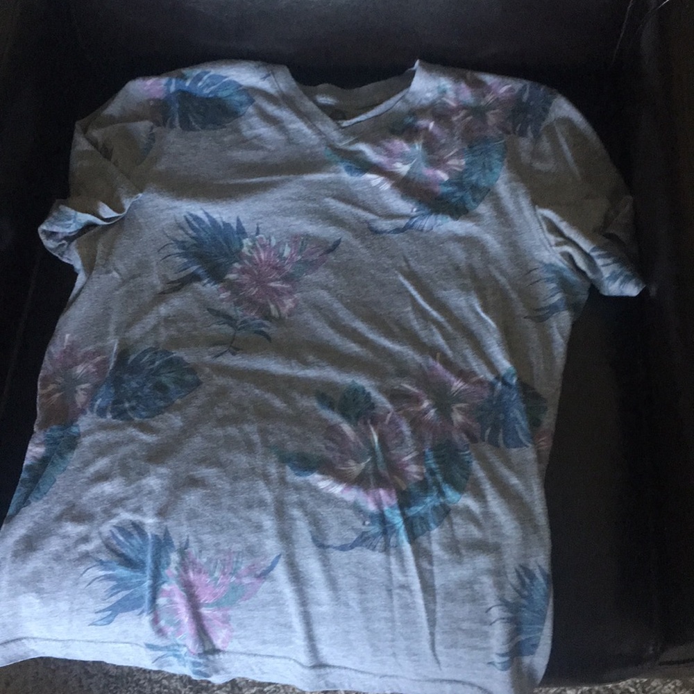 Pattern American Rag vneck t-shirt - S